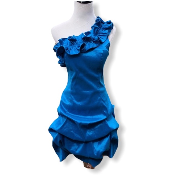 Daisy Dresses & Skirts - Beautiful Blue Evening Cocktail Prom Style Dress